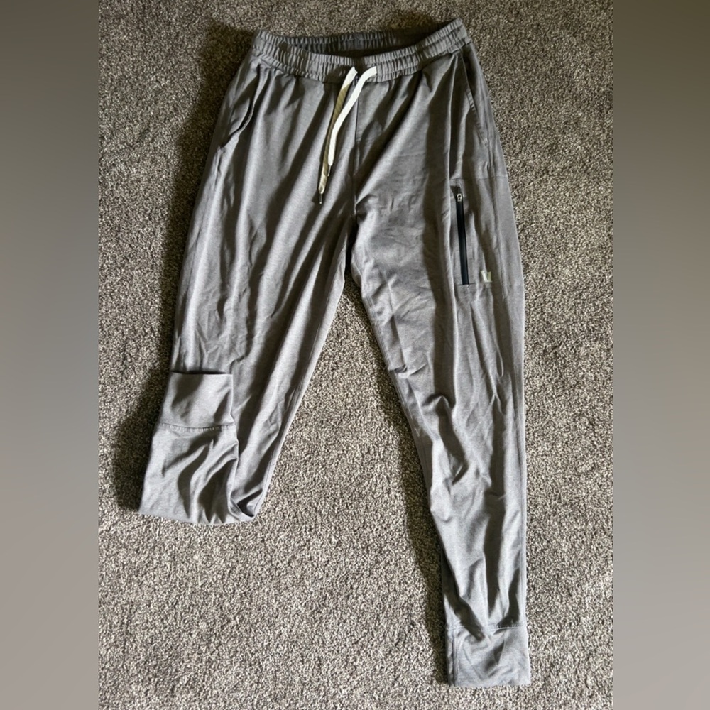 Vuori Sunday Performance Jogger Mens Small Gray Athleisure V416 Pants Drawstring